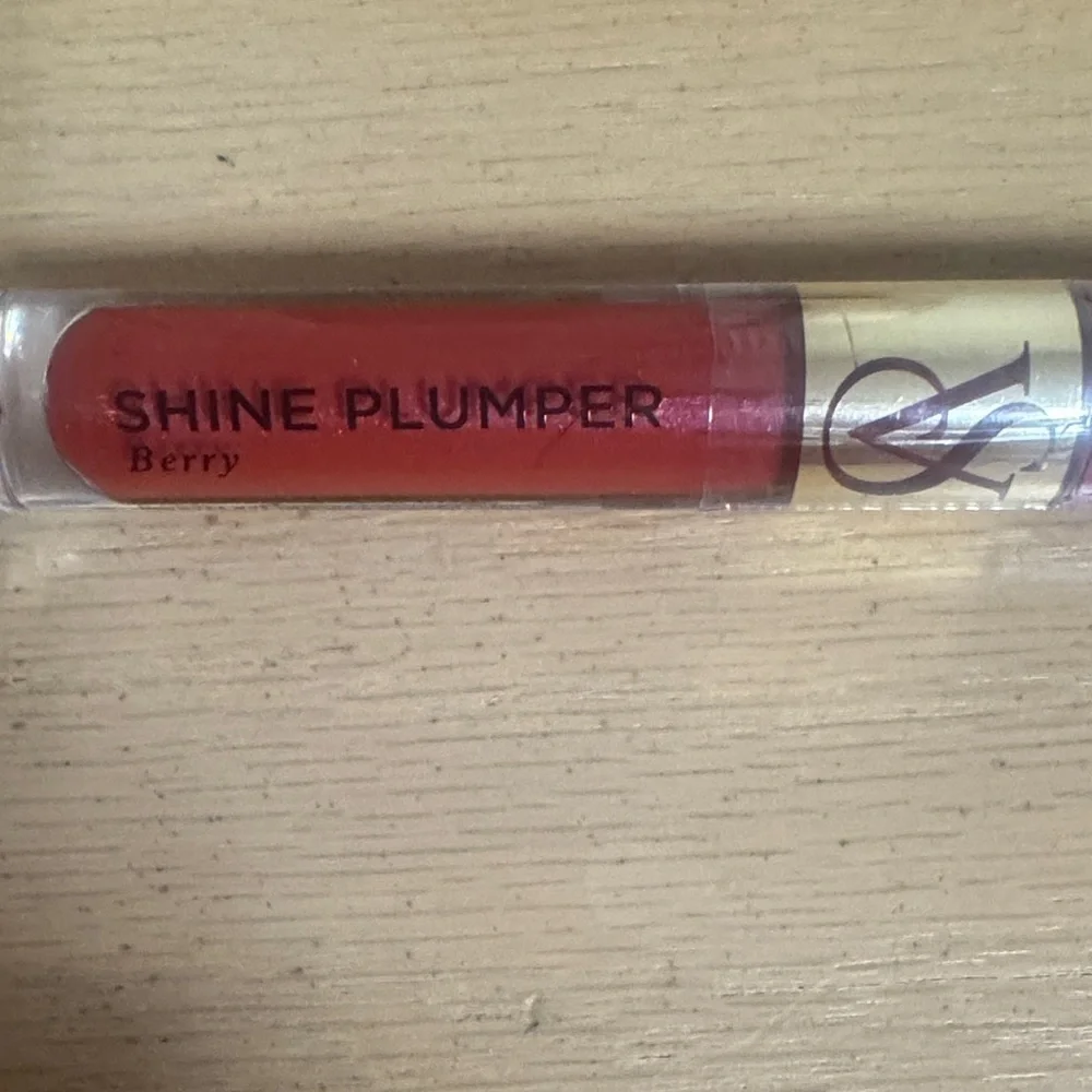 NEW Victoria's Secret Shine Plumper Lip Gloss - Berry